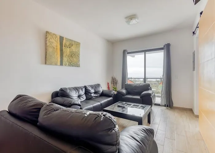 Ferienhaus Ocean View With Scenic Balcony, Well-equipped Kitchen, Internet & W/d