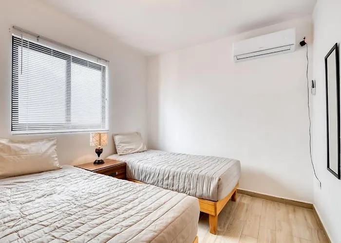 Ferienhaus Ocean View With Scenic Balcony, Well-equipped Kitchen, Internet & W/d *