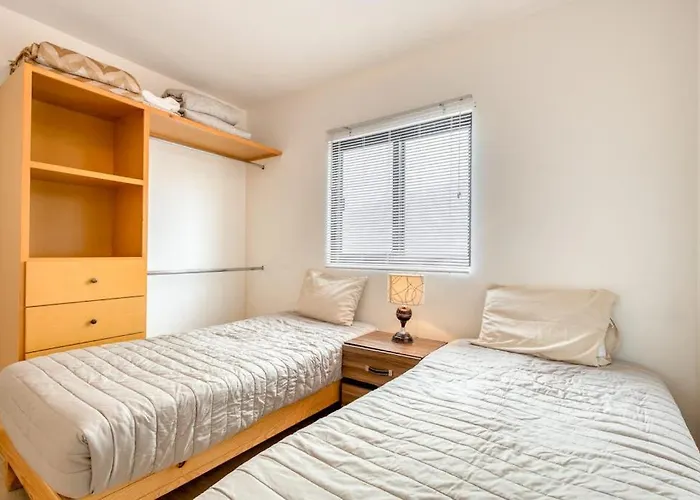 Ocean View With Scenic Balcony, Well-equipped Kitchen, Internet & W/d Ferienhaus *
