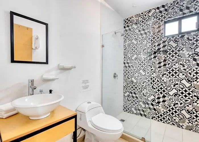 Ocean View With Scenic Balcony, Well-equipped Kitchen, Internet & W/d Ferienhaus